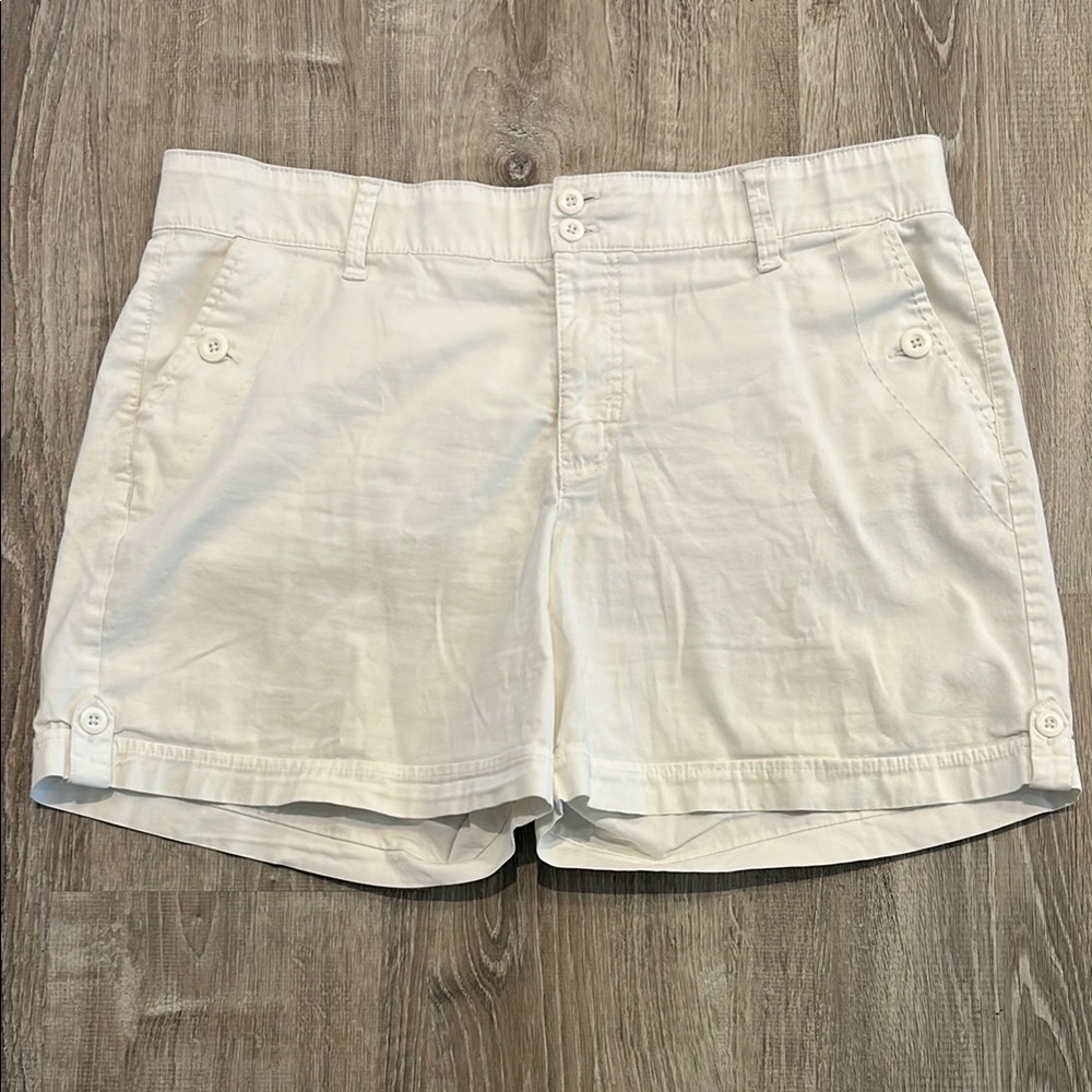 Gloria Vanderbilt White Shorts Classic Design